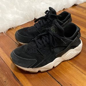 Nike Air Huraches size 8